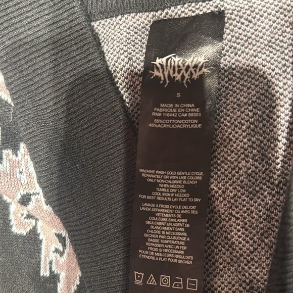 SWIXXZ Cardigan Sweater, 5 Buttons, Design Front and on the Back. Size S. - Picture 2 of 9